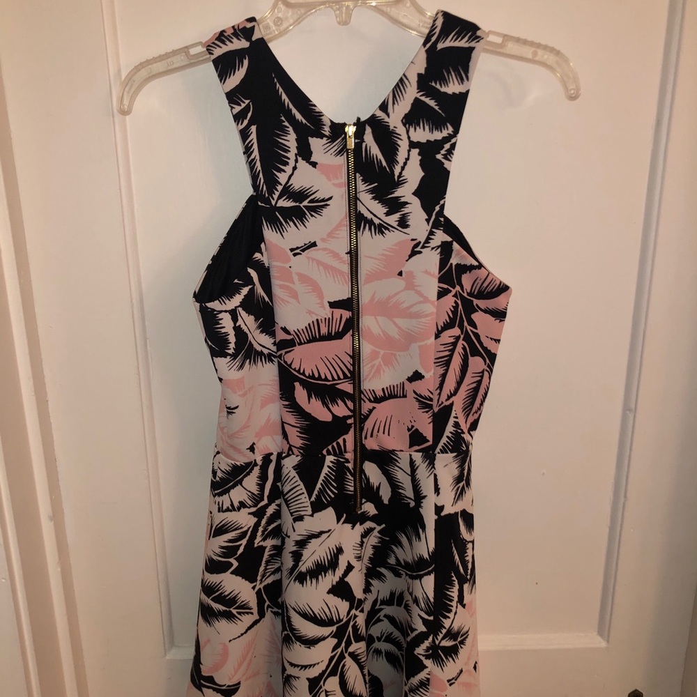 Dress - Picture 4 of 4